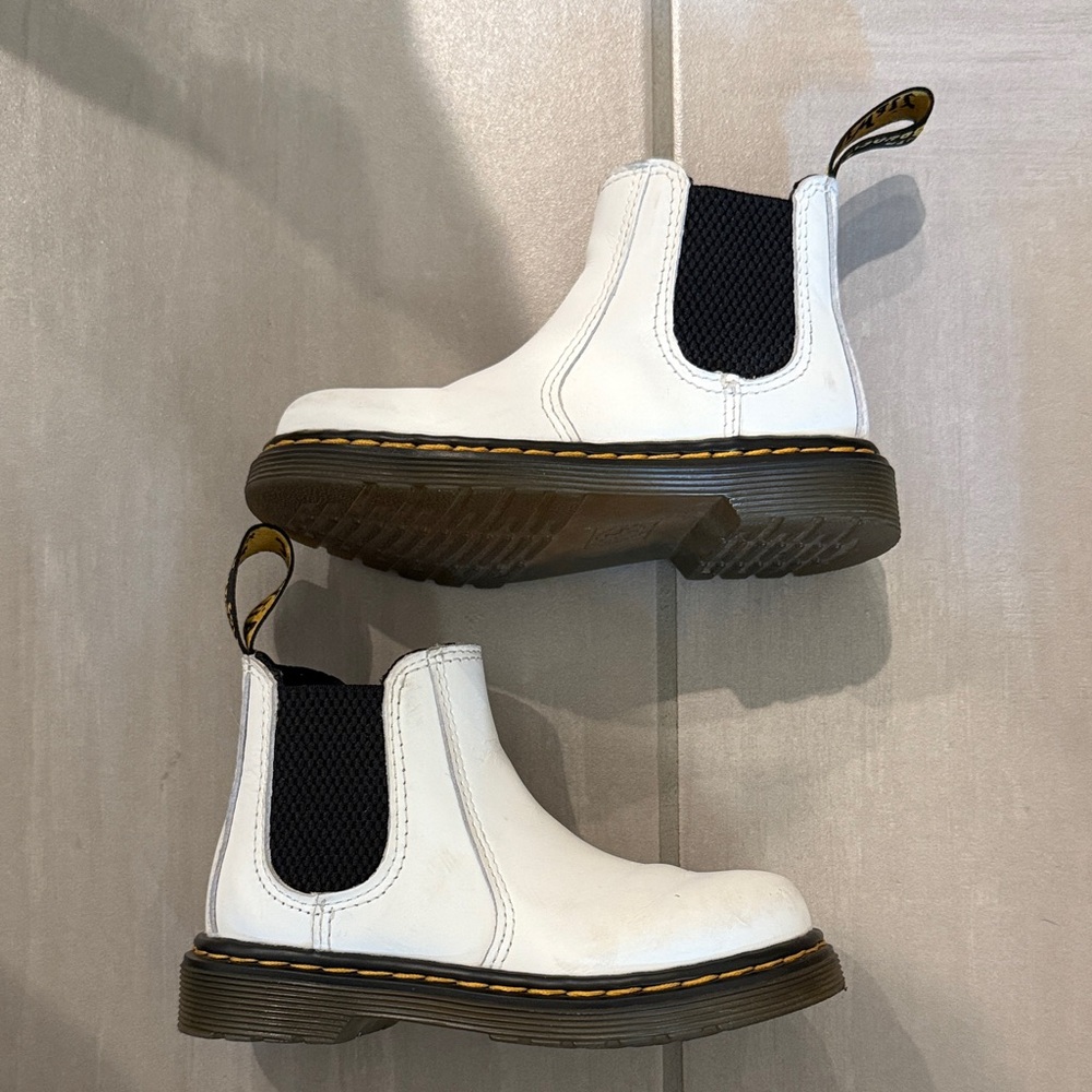 Dr. Martens Romario White Chelsea Boots with Black Elastic Panels toddler sz 8